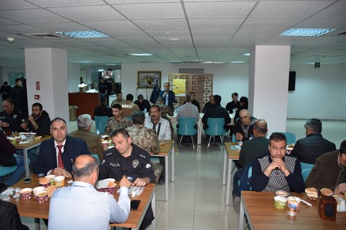 Emniyet Genel Müdürü Mehmet Aktaş Ramazan Ayı’nın İlk İftarında Deprem Bölgesindeki Polislerimiz İle Bir Araya Geldi